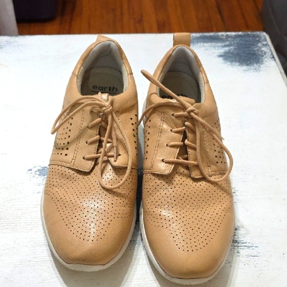 Earth Desire Flux Men's Tan Perforated Sneakers Leather Comfort Casual Sz 11 EUC - Picture 1 of 12